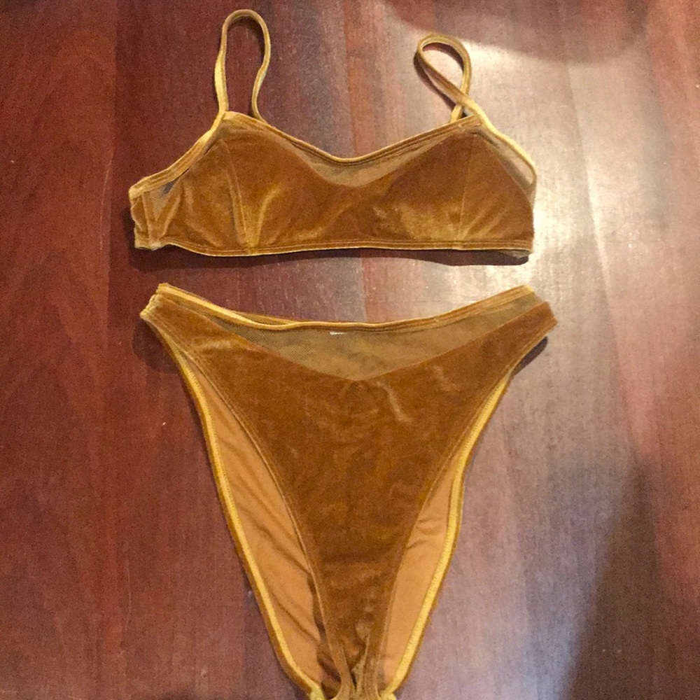 FOREVER 21 SEUDE 2 PIECE SWIM SUIT